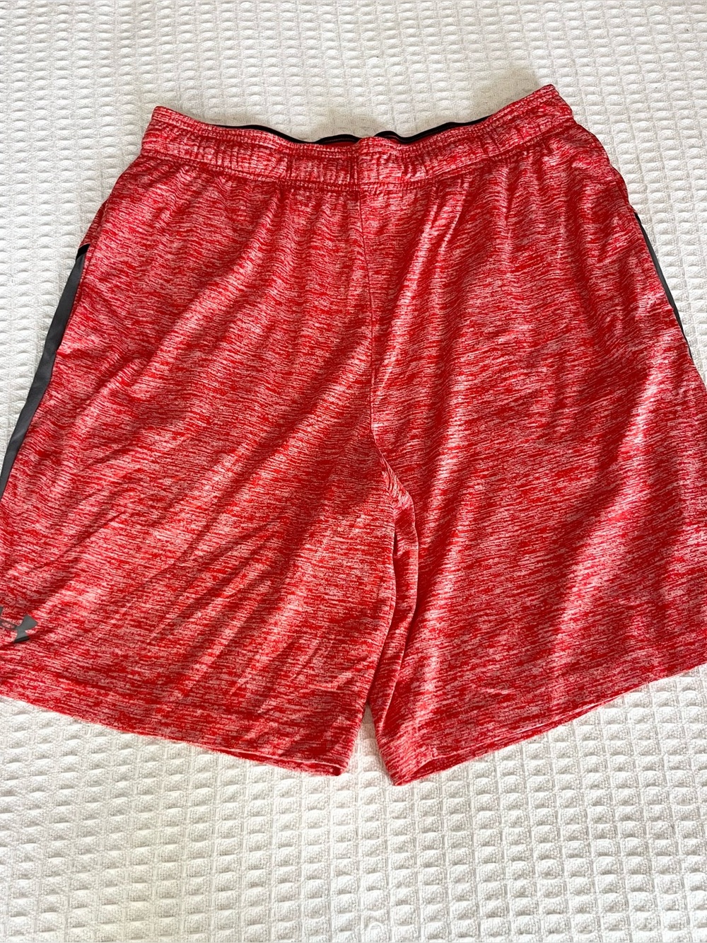Under Armour Red Heather Men's Athletic Shorts large